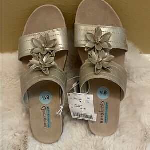 NWT!  BareTraps Women's Metallic Floral Sandals